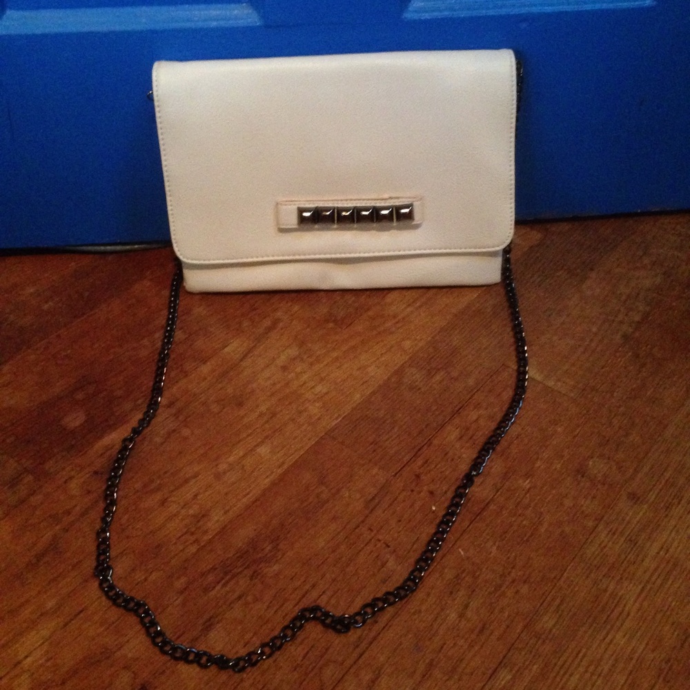 White purse ⭐️